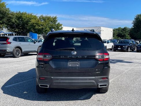 Used 2025 Honda Pilot Black Edition image 3