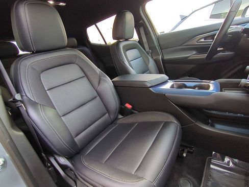 Used 2025 Chevrolet Equinox EV LT w/ Convenience Package image 27