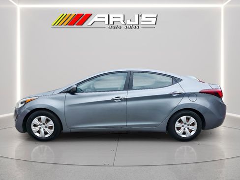 Used 2016 Hyundai Elantra SE FWD image 2