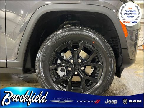 New 2026 Jeep Grand Cherokee Altitude image 9