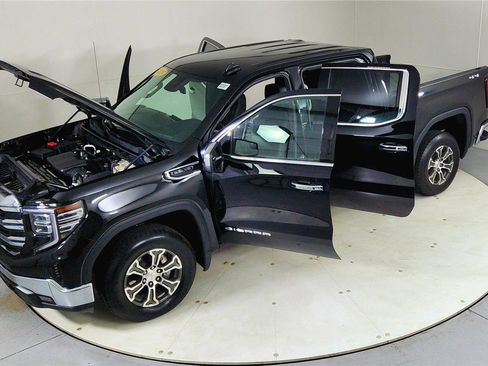 Used 2025 GMC Sierra 1500 SLT image 25