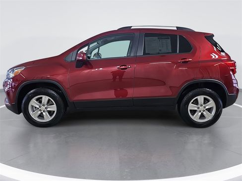 Certified 2022 Chevrolet Trax LT w/ LT Convenience Package image 7