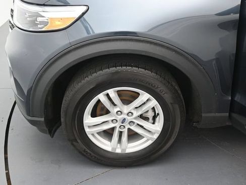 Used 2023 Ford Explorer XLT w/ Equipment Group 202A AWD/4WD image 9