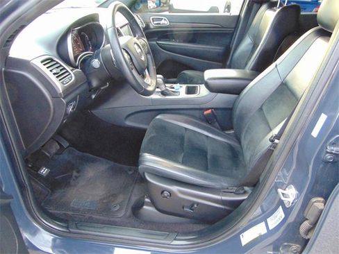 Used 2017 Jeep Grand Cherokee Altitude image 10