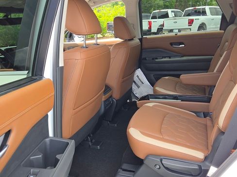 New 2026 Nissan Pathfinder Platinum FWD image 5