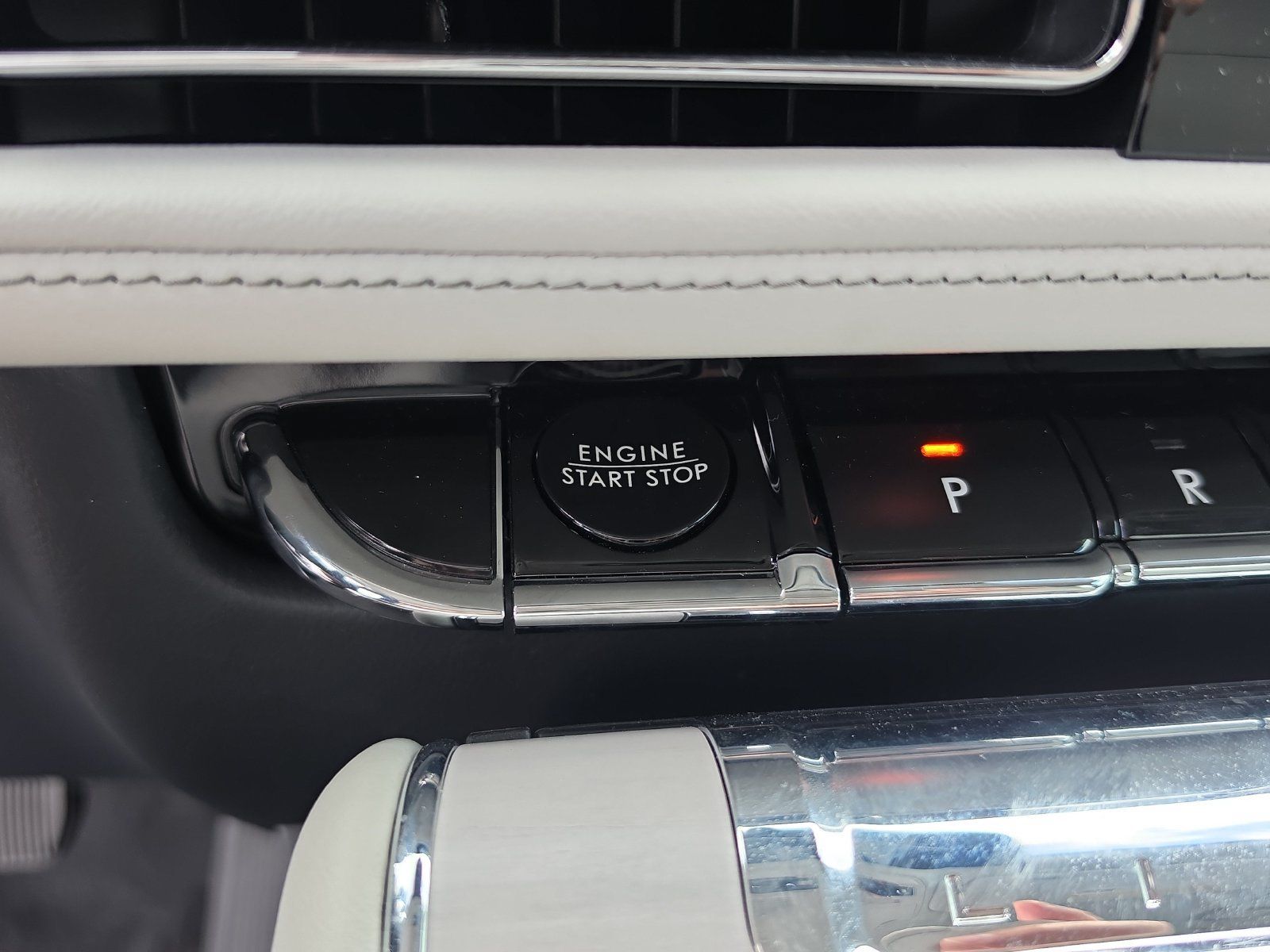 Used 2025 Lincoln Aviator Reserve w/ Jet Appearance Package AWD/4WD image 27