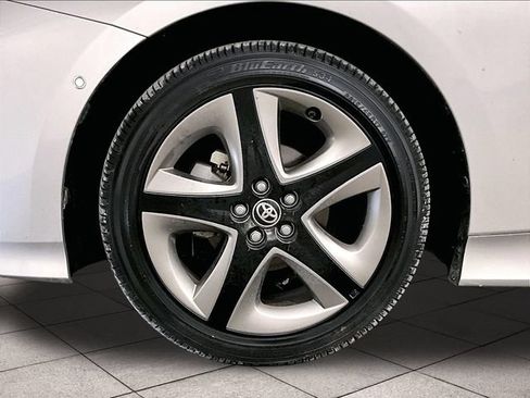 Used 2019 Toyota Prius Limited FWD image 8