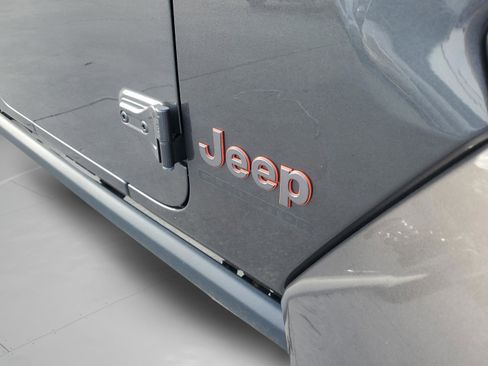 Used 2022 Jeep Gladiator Mojave w/ LED Lighting Group AWD/4WD image 30