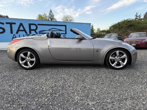 Used 2007 Nissan 350Z Touring RWD image 2