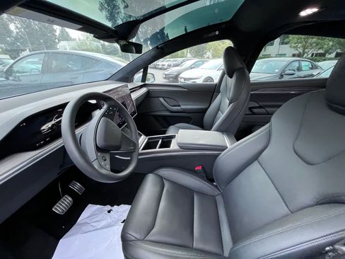 Used 2024 Tesla Model X image 7