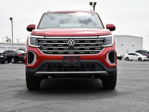 Used 2024 Volkswagen Atlas SEL AWD/4WD image 2