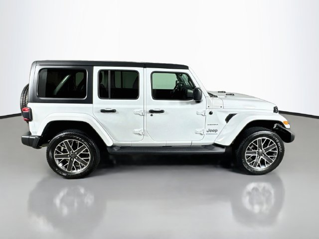 Used 2023 Jeep Wrangler Unlimited Sahara w/ Cold Weather Group AWD/4WD image 4
