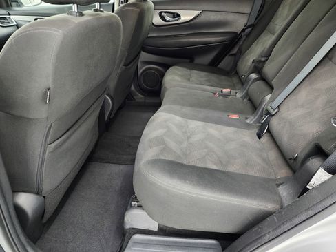 Used 2016 Nissan Rogue SV image 9