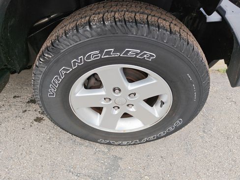 Used 2014 Jeep Wrangler Unlimited Sport w/ Quick Order Package 24S AWD/4WD image 3