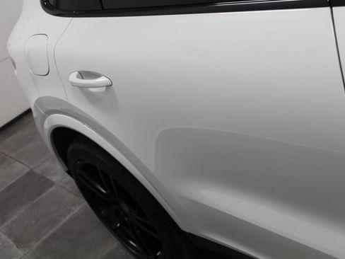 Used 2022 Porsche Cayenne Platinum Edition AWD/4WD image 36