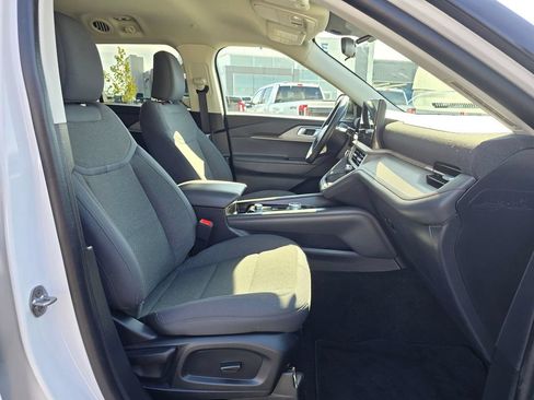 Used 2025 Ford Explorer Active AWD/4WD image 16