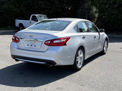 Used 2016 Nissan Altima 3.5 SL FWD image 2
