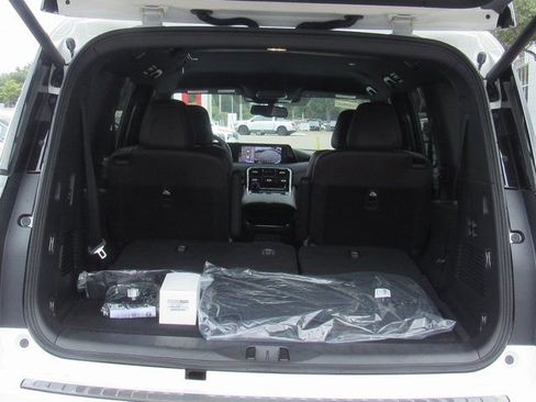 New 2026 Nissan Armada SL w/ Captain's Chari Seat Package image 5