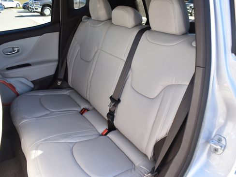 Used 2016 Jeep Renegade Latitude image 28