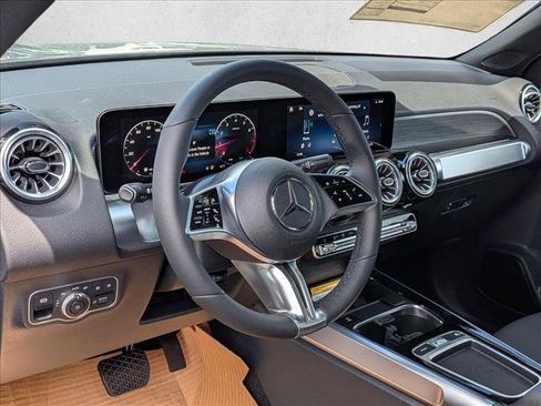 New 2026 Mercedes-Benz GLB 250 4MATIC image 3