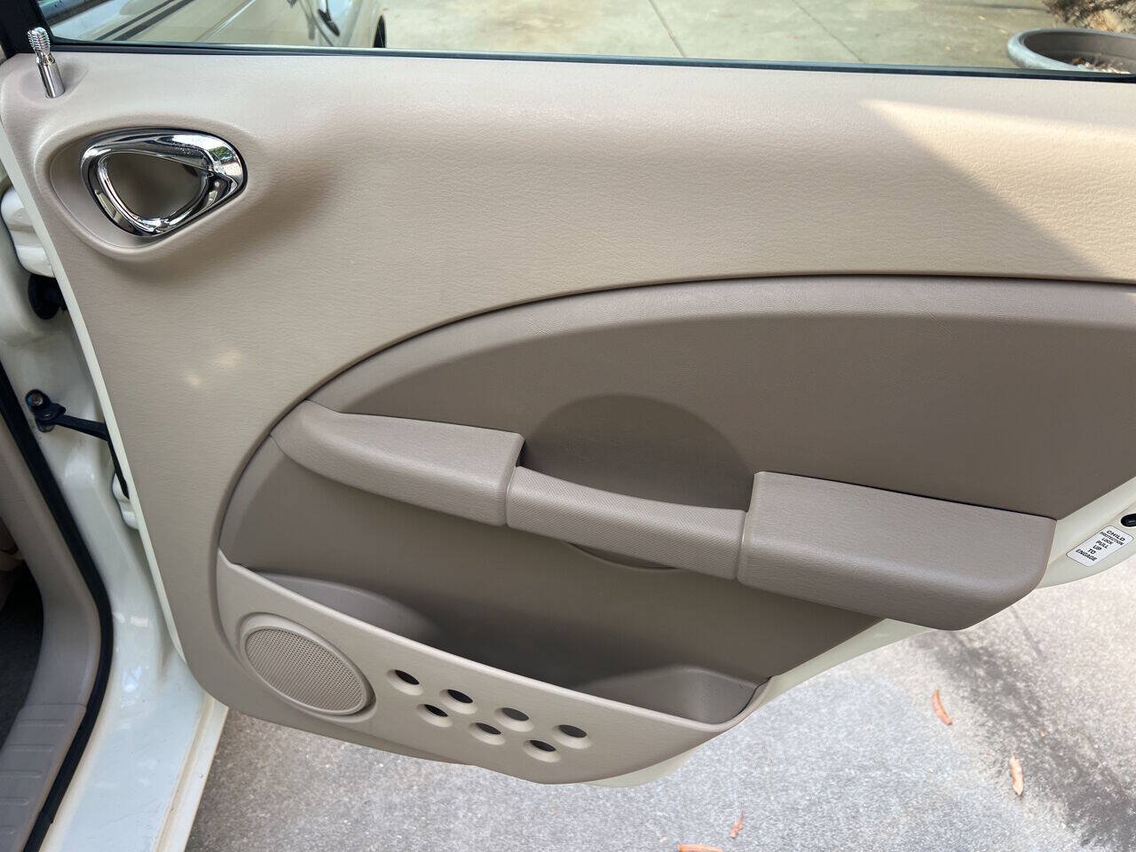 Used 2006 Chrysler PT Cruiser Limited FWD image 27