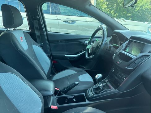 Used 2018 Ford Focus ST FWD image 3