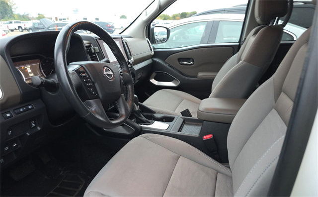 Used 2022 Nissan Frontier SV AWD/4WD image 6