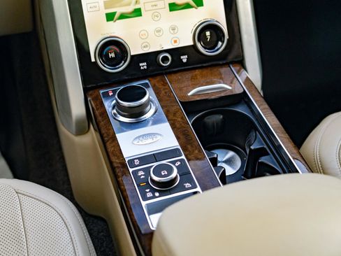 Used 2018 Land Rover Range Rover Supercharged image 14