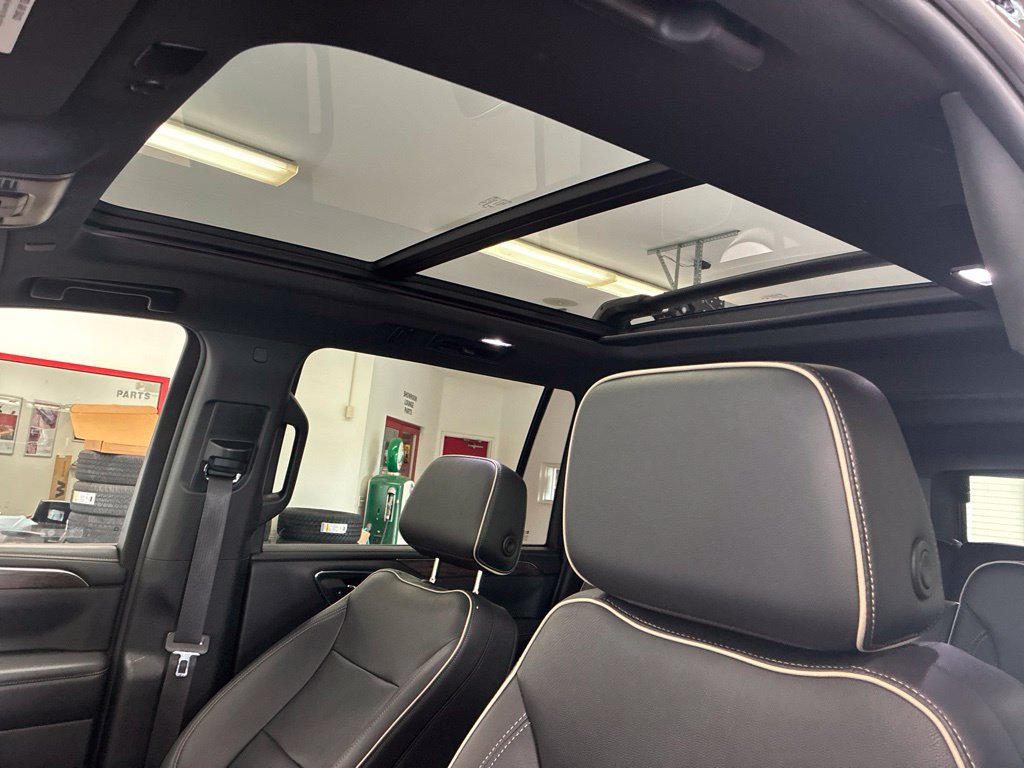 Used 2023 Chevrolet Suburban Premier w/ Premium Package 2 AWD/4WD image 16
