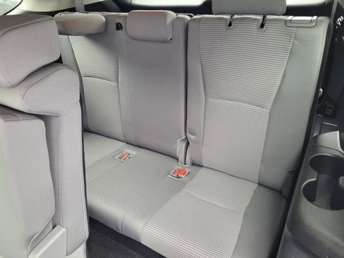 Used 2024 Toyota Highlander LE image 14