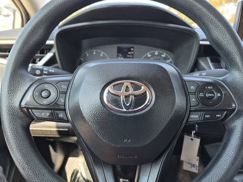 Used 2025 Toyota Corolla LE FWD image 19