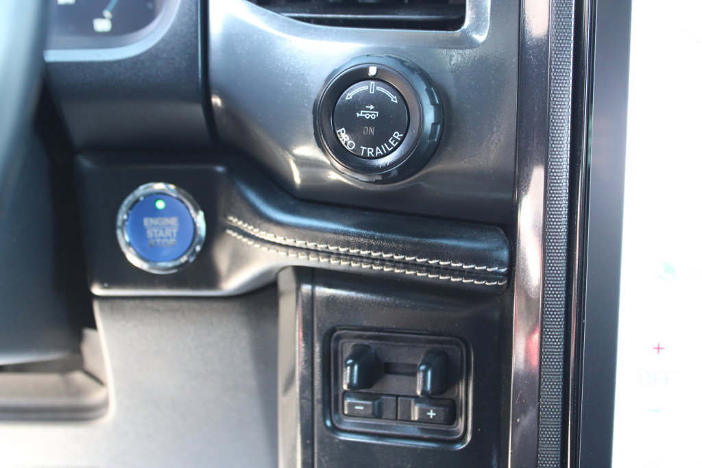 Used 2023 Ford F150 Lightning Platinum AWD/4WD image 20