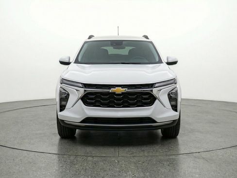 Used 2025 Chevrolet Trax LT w/ LT Convenience Package image 2