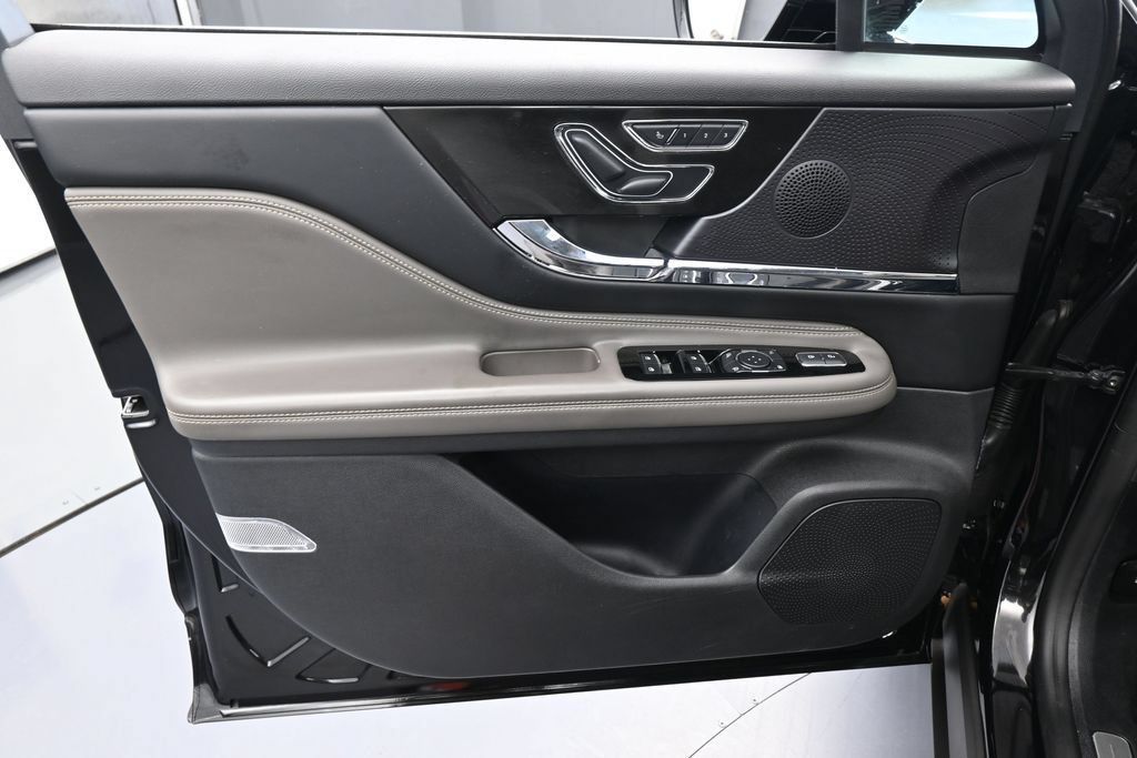 Used 2024 Lincoln Corsair Grand Touring AWD/4WD image 12