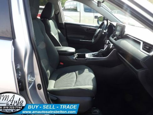 Used 2022 Toyota RAV4 LE image 18