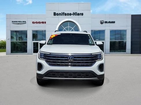 Used 2025 Volkswagen Atlas SE AWD/4WD image 2
