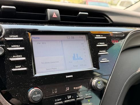 Used 2020 Toyota Camry SE FWD image 18
