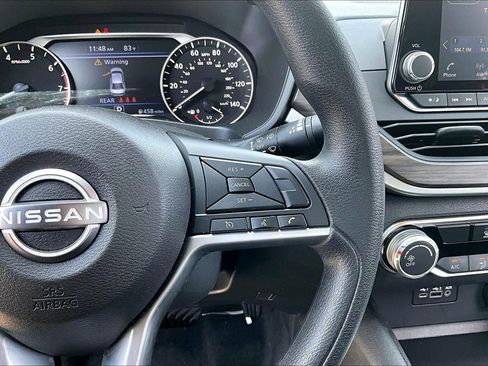 Used 2025 Nissan Altima 2.5 SV FWD image 12