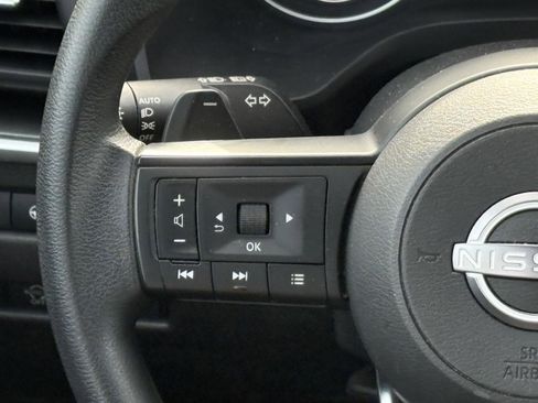 Used 2024 Nissan Rogue SV image 9