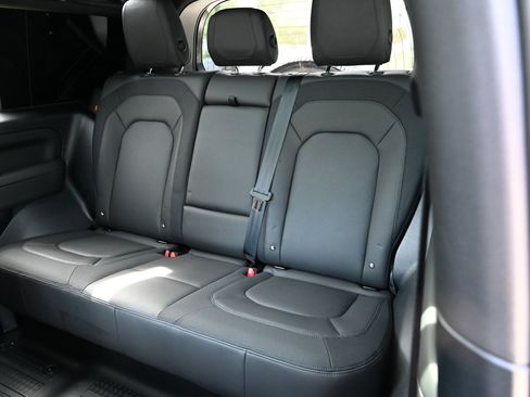 Used 2023 Land Rover Defender 90 X-Dynamic SE AWD/4WD image 23