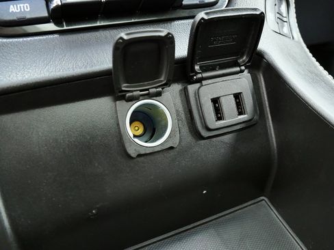 Used 2018 GMC Yukon SLT w/ Open Road Package image 32