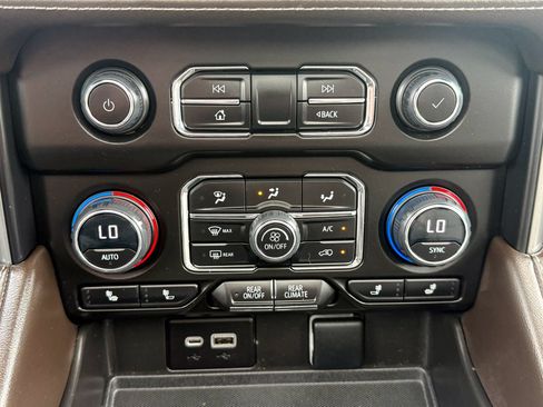 Used 2023 Chevrolet Tahoe Premier AWD/4WD image 33