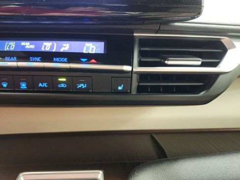 Certified 2022 Toyota Sienna XLE image 65