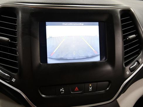 Used 2021 Jeep Cherokee Latitude Lux FWD image 24