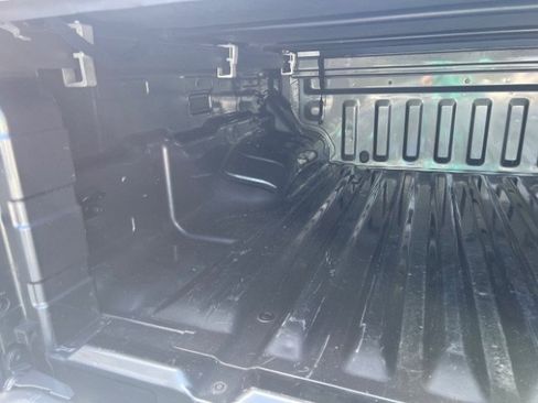 Used 2022 Nissan Frontier SV w/ Technology Package image 21