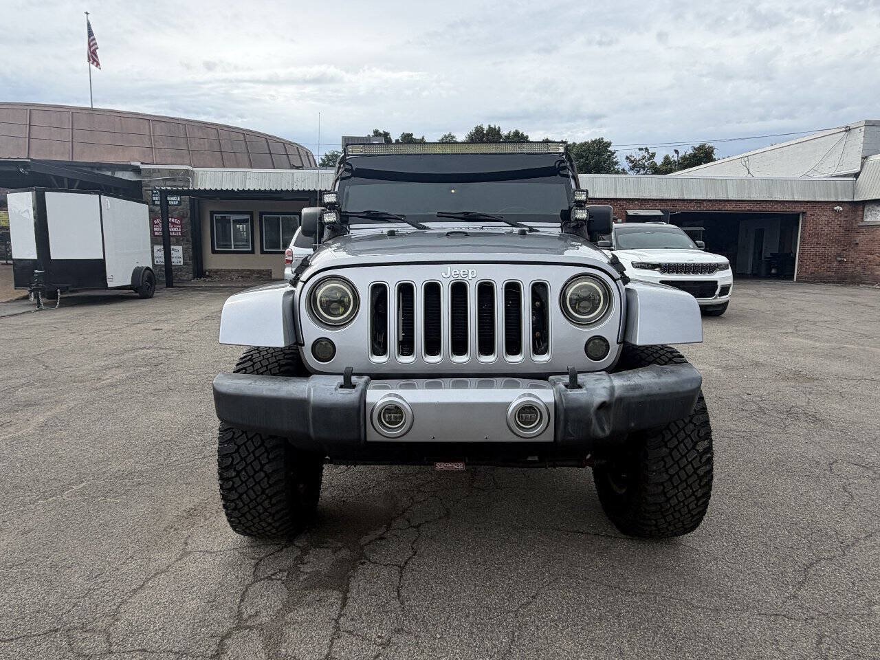 Used 2017 Jeep Wrangler Unlimited Sahara AWD/4WD image 8