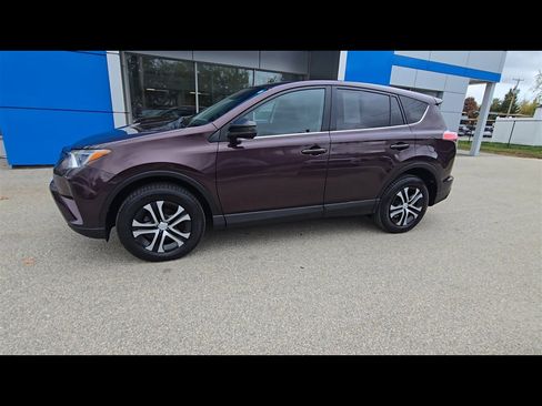 Used 2018 Toyota RAV4 LE image 4
