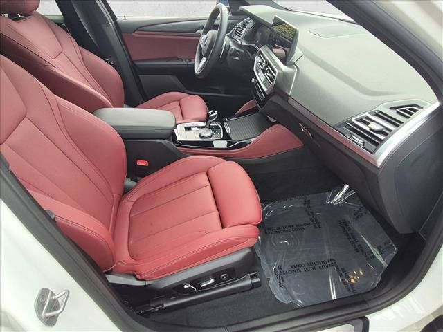 Used 2025 BMW X4 xDrive30i w/ M Sport Package AWD/4WD image 22