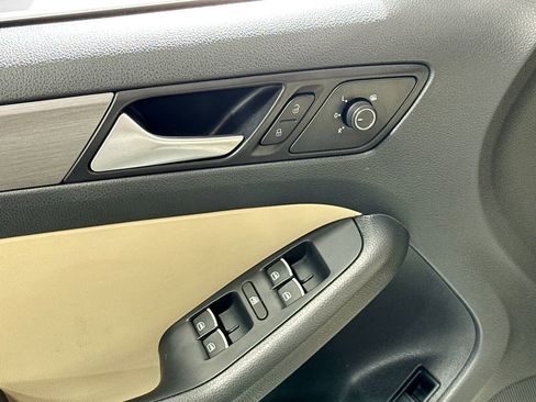 Used 2015 Volkswagen Jetta TDI SE image 24