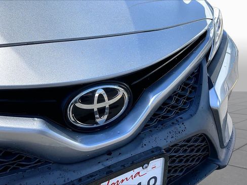 Used 2020 Toyota Camry SE w/ Convenience Package FWD image 29
